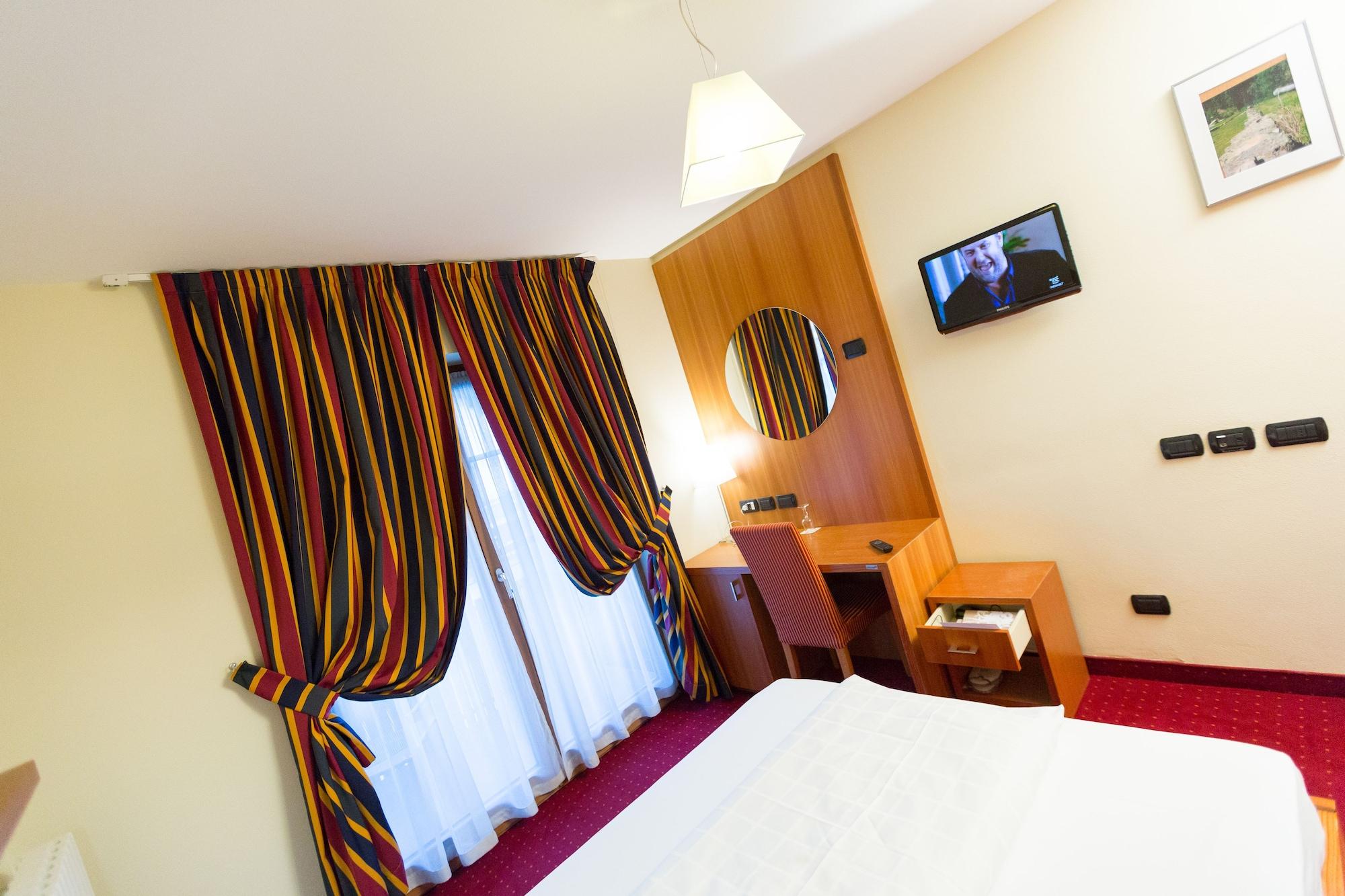 Hotel Touring Λιβίνιο Εξωτερικό φωτογραφία